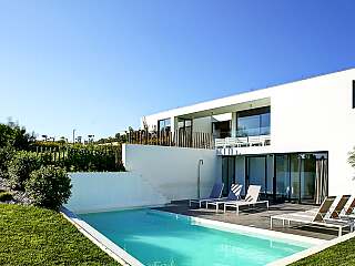 位于守护高尔夫球场的舒适住宅