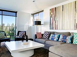 位于守护高尔夫球场的舒适住宅