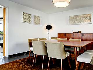 位于守护高尔夫球场的舒适住宅