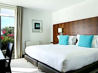 位于守护高尔夫球场的舒适住宅