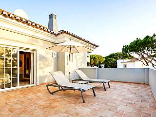 瓦勒杜卢博安静住宅,地中海风情