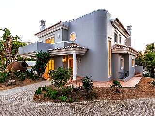 瓦勒杜卢博安静住宅,地中海风情