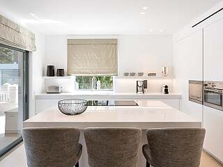 Quinta do Lago带游泳池、热水浴缸和桑拿房的别墅