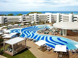 带有酒店的精致1、2、3卧室住宅