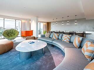 带有酒店的精致1、2、3卧室住宅