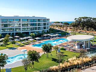 带有酒店的精致1、2、3卧室住宅