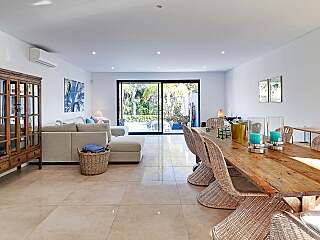 Vilamoura Villa Steeped in Contemporary Elegance