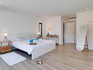 Vilamoura Villa Steeped in Contemporary Elegance