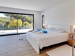 Vilamoura Villa Steeped in Contemporary Elegance