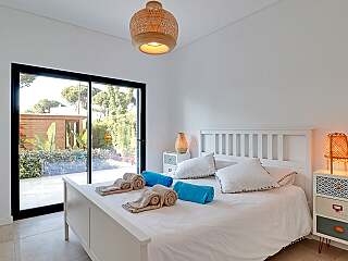 Vilamoura Villa Steeped in Contemporary Elegance