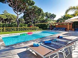 Vilamoura Villa Steeped in Contemporary Elegance