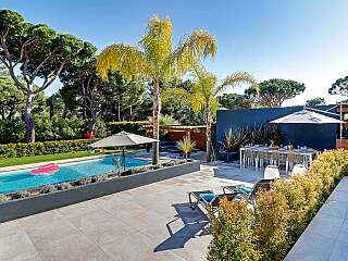 Vilamoura Villa Steeped in Contemporary Elegance