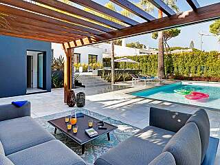 Vilamoura Villa Steeped in Contemporary Elegance