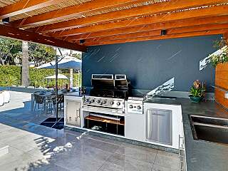 Vilamoura Villa Steeped in Contemporary Elegance