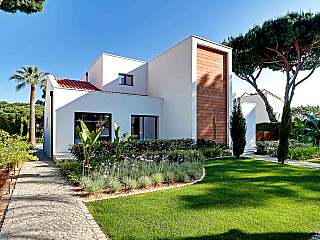 Vilamoura Villa Steeped in Contemporary Elegance