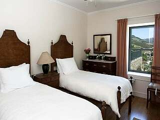 多罗河上方的豪华住宅