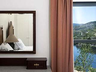 多罗河上方的豪华住宅